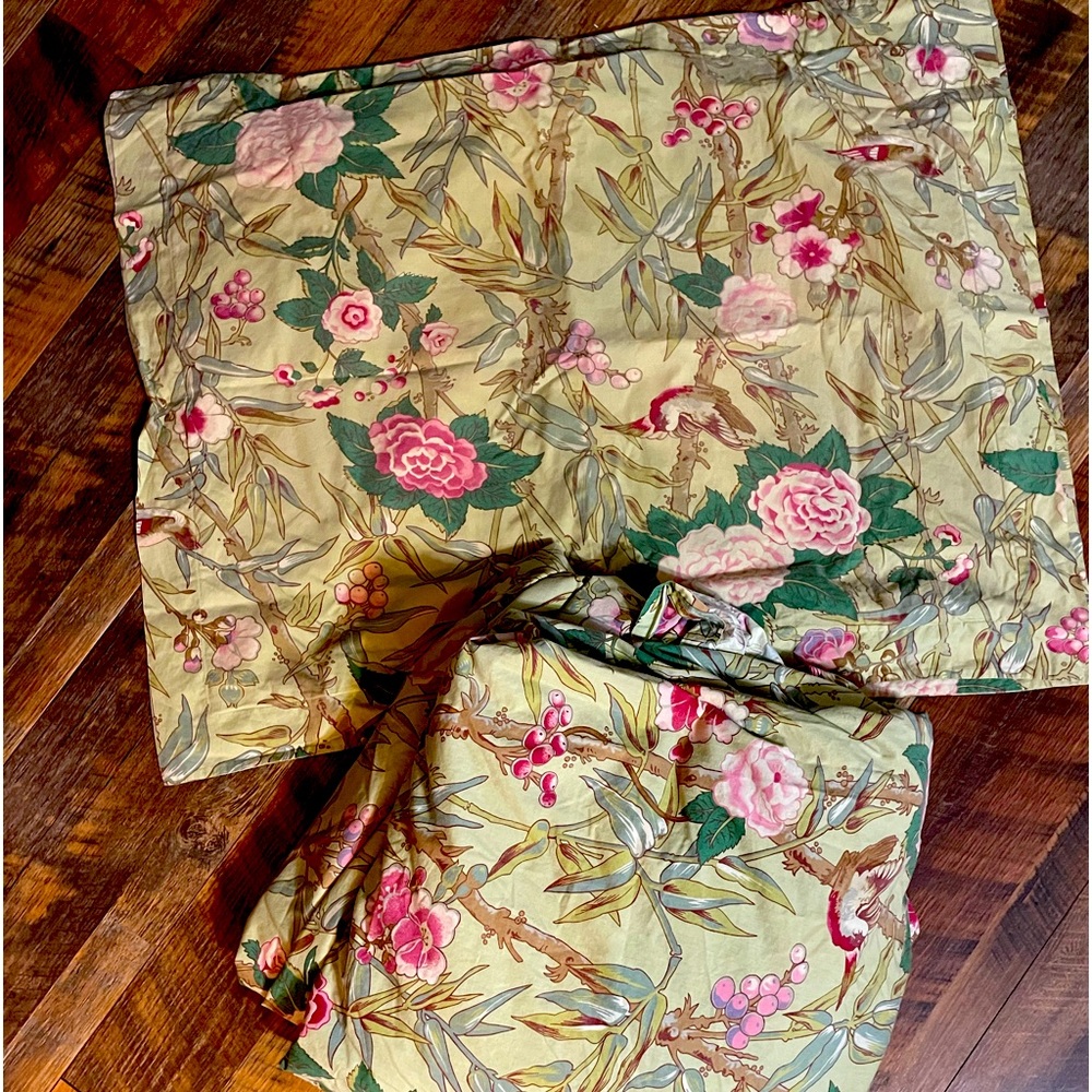 Pottery barn, Chatsworth, standard pillow shams, and king size duvet.